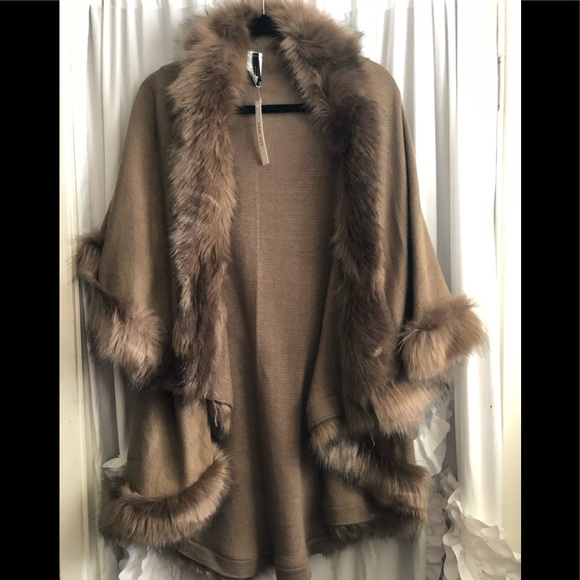 Sweaters - 😊SOLD😊 NWT Gorgeous sweater with faux fur